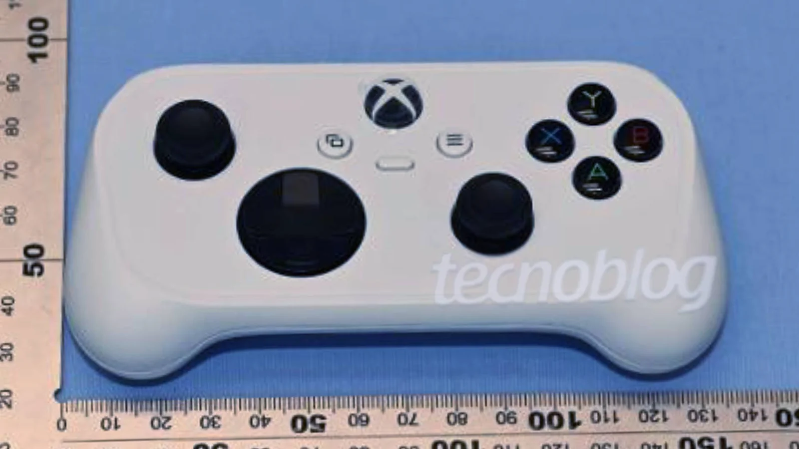 Manette Xbox Cloud Gaming compacte en blanc, repérée sur des documents d'homologation brésiliens