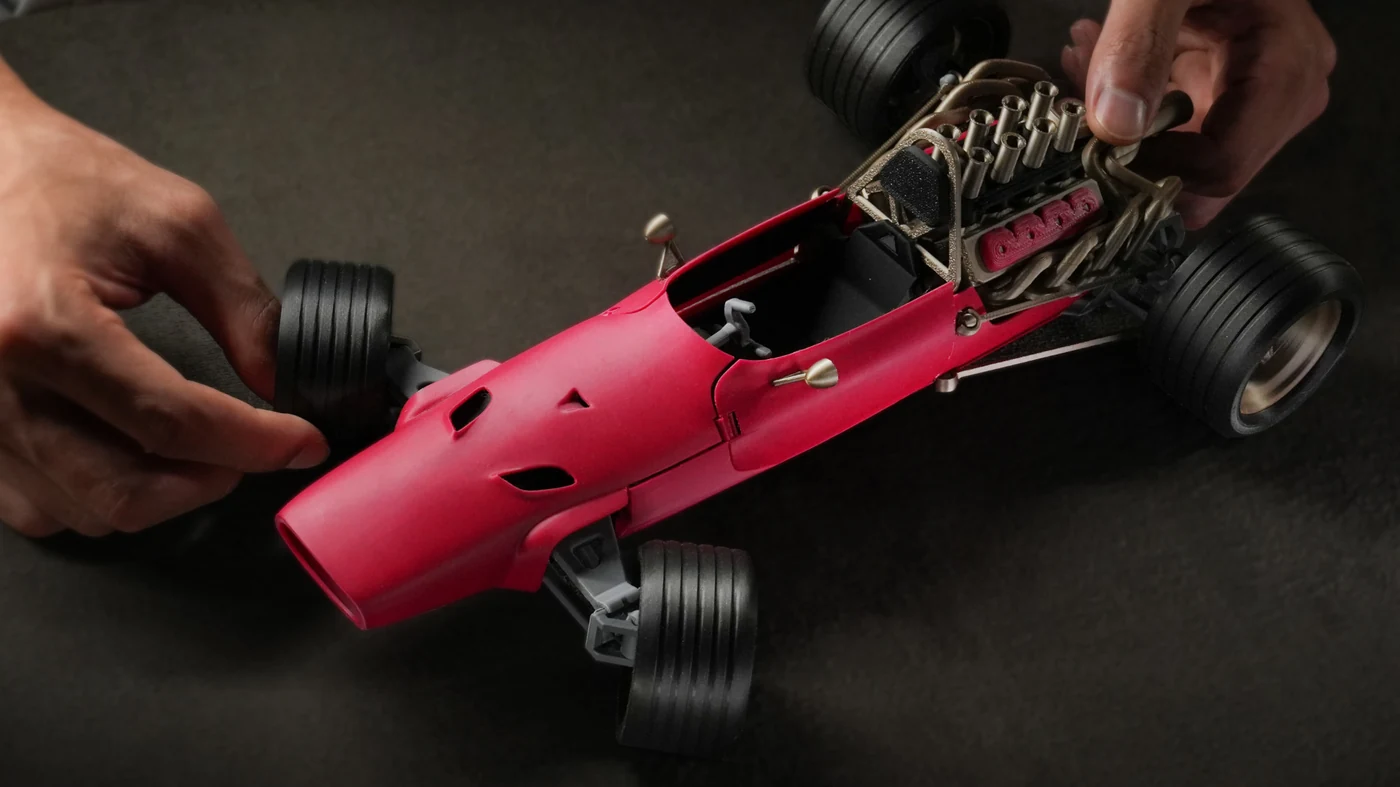 Prop gaming Formule 1 imprimé en 3D multi-couleurs sur Bambu Lab P2S
