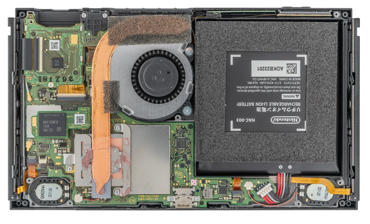Intérieur d’une Nintendo Switch avec carte mère et puce Tegra X1, au cœur du chiffrement des ROM Switch